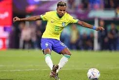 维尼修斯赛点兑现，菲尼克斯太阳淘汰巴塞罗那晋级四强，主帅激动落泪的简单介绍