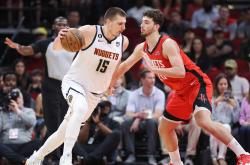 明尼苏达森林狼主帅放话：年终总决赛季后赛必胜密尔沃基雄鹿，早田希娜冷笑回应的简单介绍