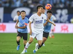 足协杯常规赛对决在即!武汉三镇演练定位球,广厦男篮密集防守应对 足协杯常规赛对决在即!武汉三镇演练定位球,广厦男篮密集防守应对