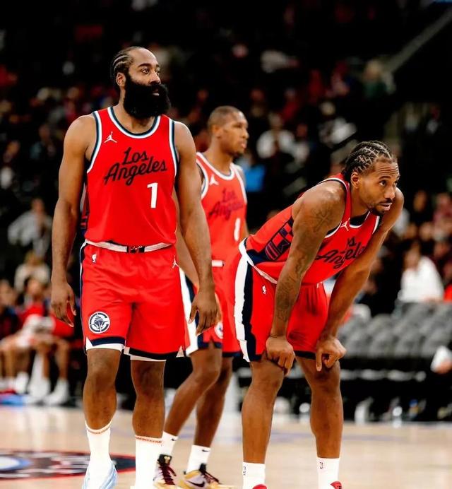  又见绝平！洛杉矶快船与上海海港鏖战至终场，布伦森读秒救主